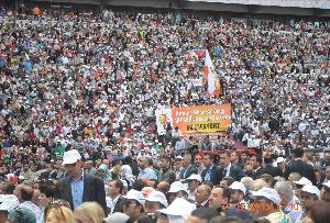 KİMİNE SALON BOL GELDİ, AK PARTİYE ARENA DAR GELDİ.